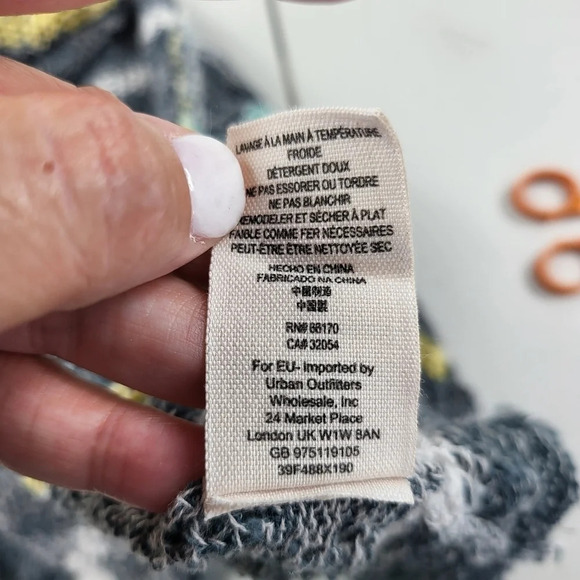 Free People Life's A Beach Open Knit Split Back Long Sleeve Top Sz Small - Picture 5 of 15